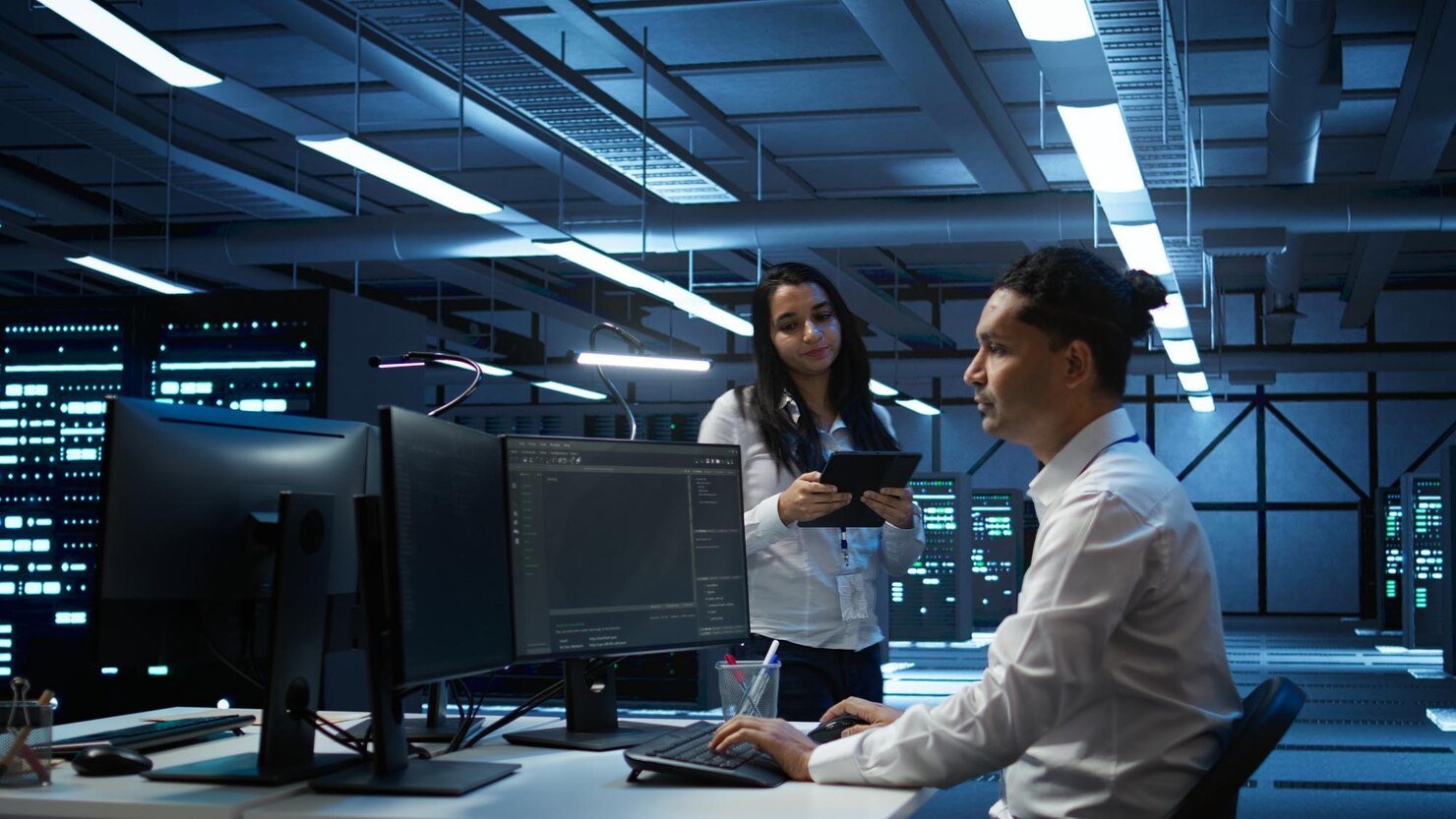 team-programmers-high-tech-data-center-troubleshooting-issues_482257-124845